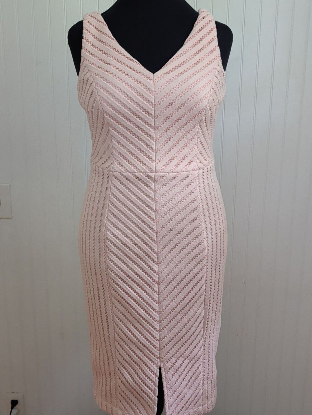GUESS Pink Textured Chevron Knit Sheath Dress V-Neck Front Slit
